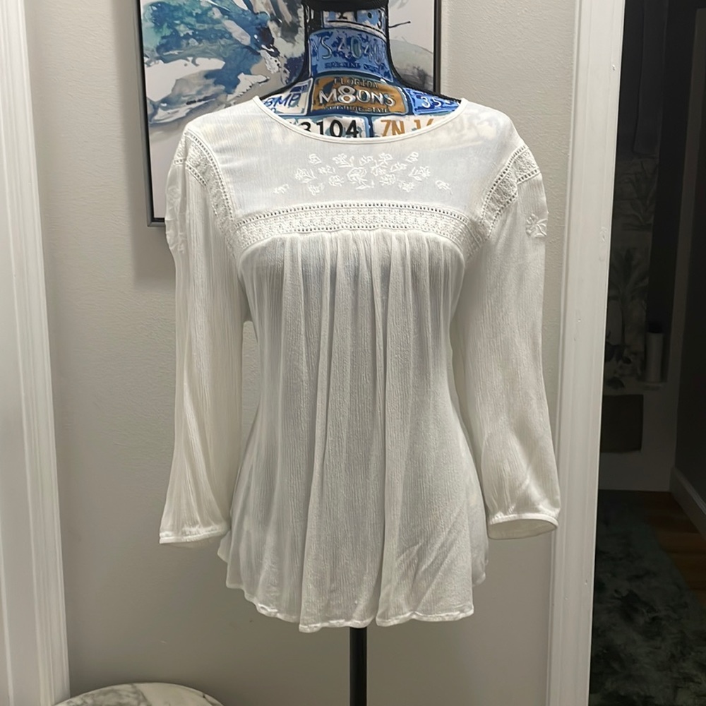 Torrid top, 3/4 sleeve, white, Sz 1